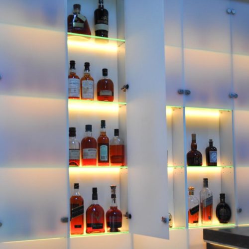 Bar voor exclusieve whiskeyverzameling. Ontwerper: Edwin de Kuiper.